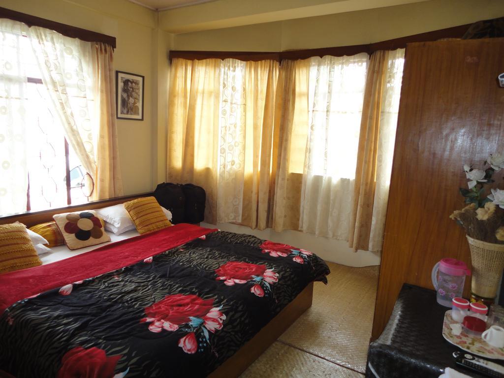 Dew Drop In Guest house *