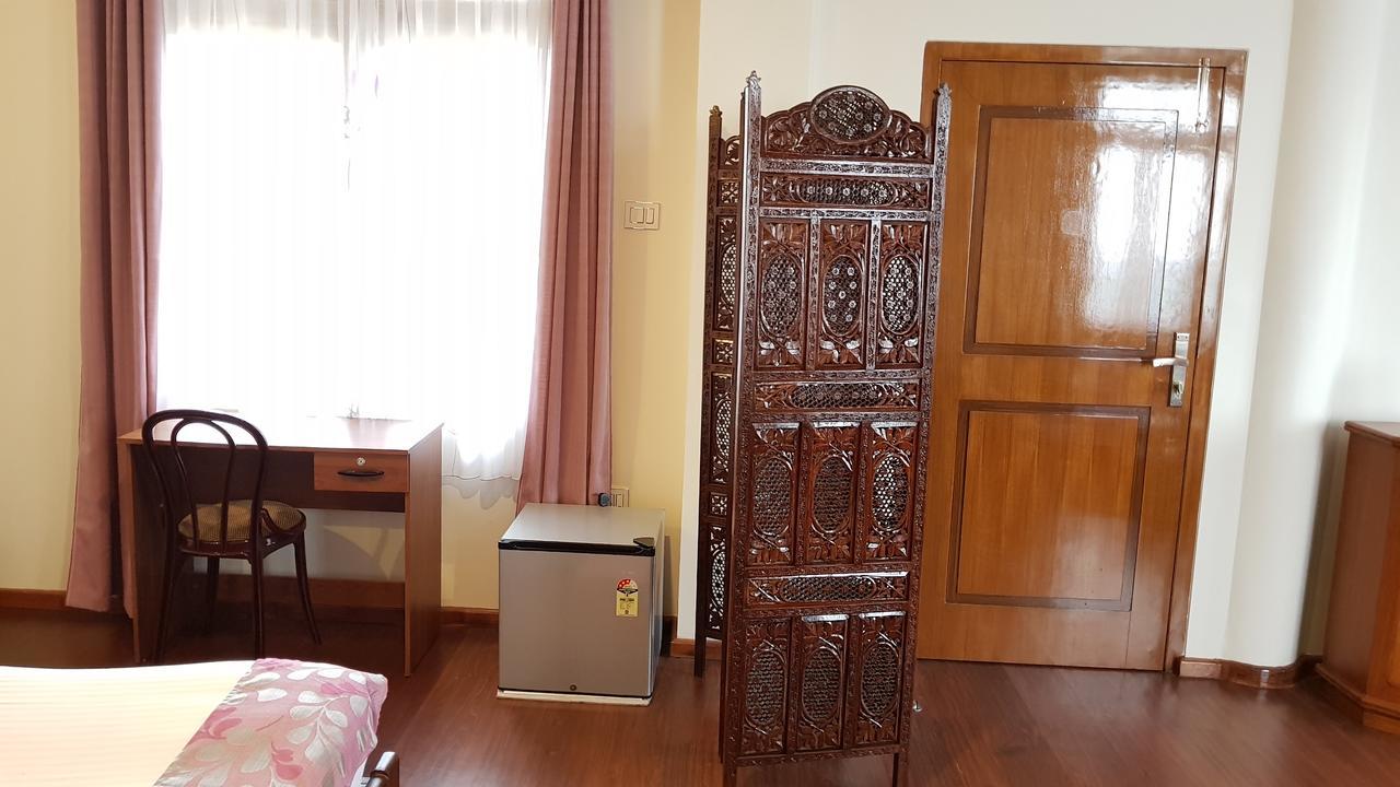 Woodland Hill Hotel