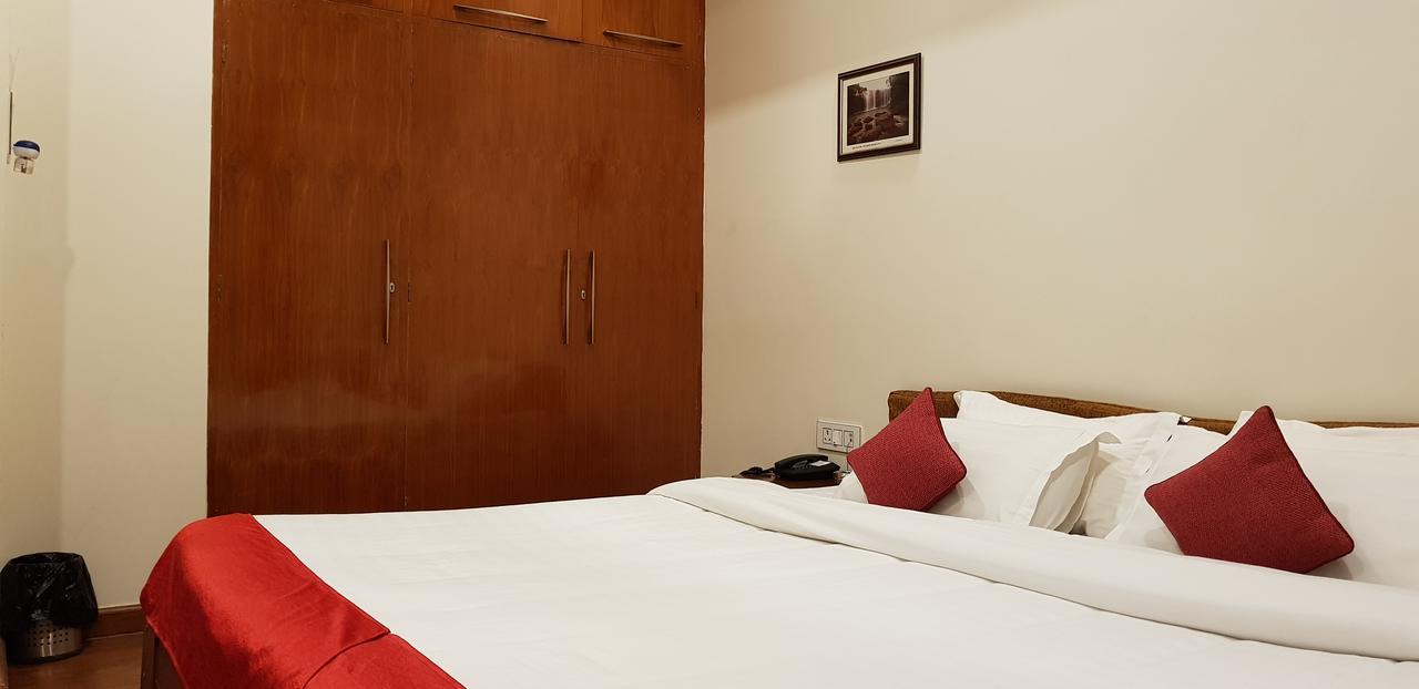 Woodland Hill Hotel