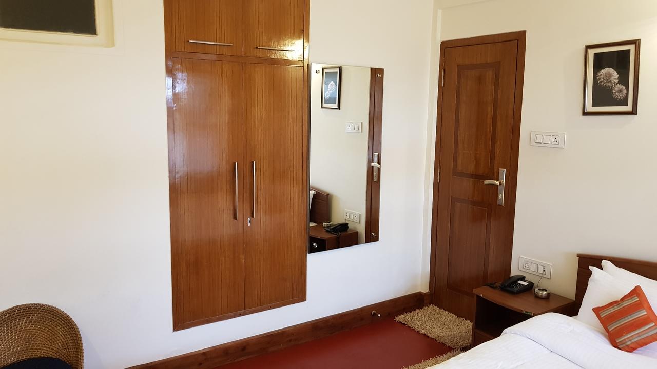 Woodland Hill Hotel 2*