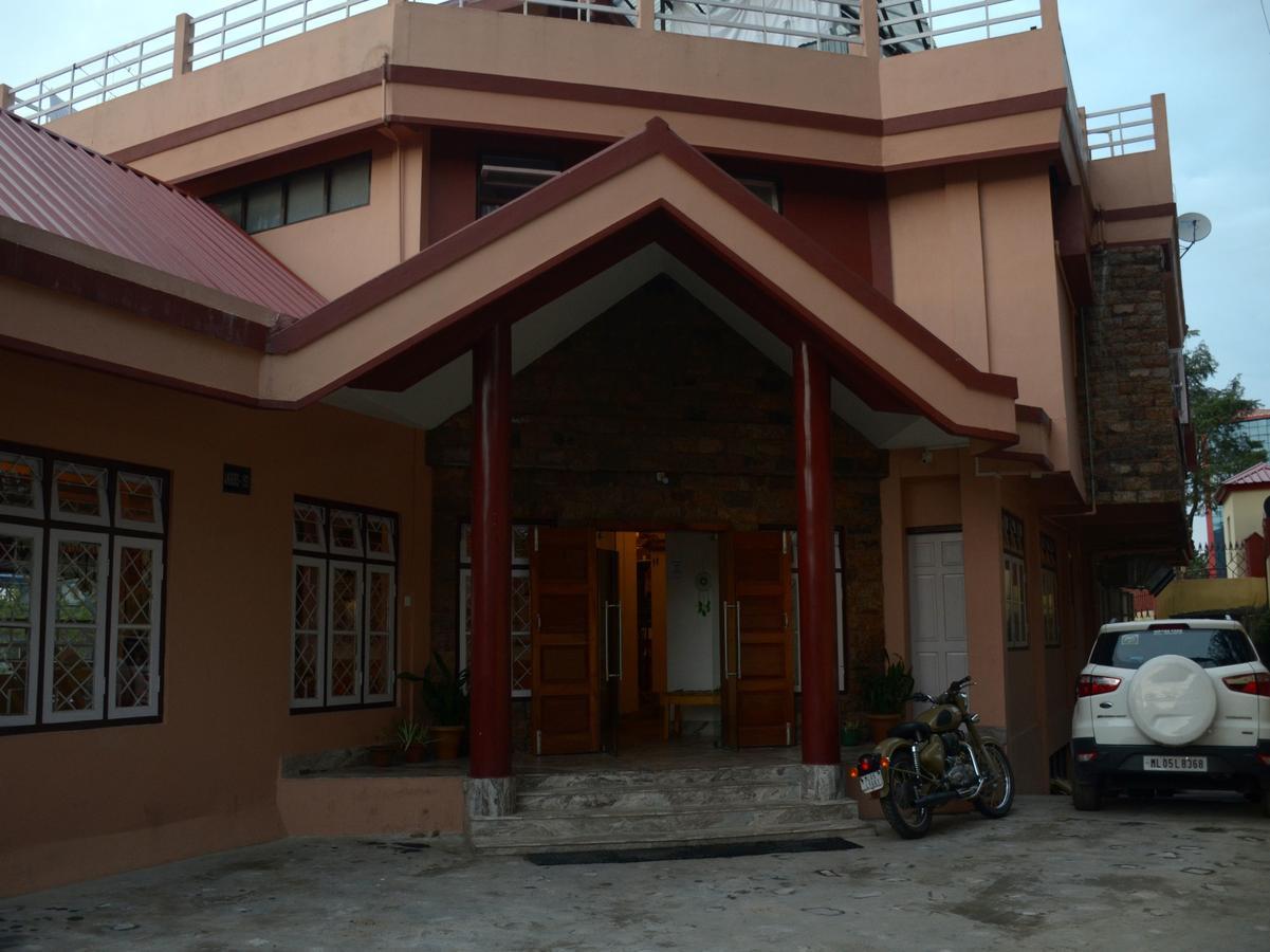 Bed & Breakfast Oyo 5034 Living Roof Shillong