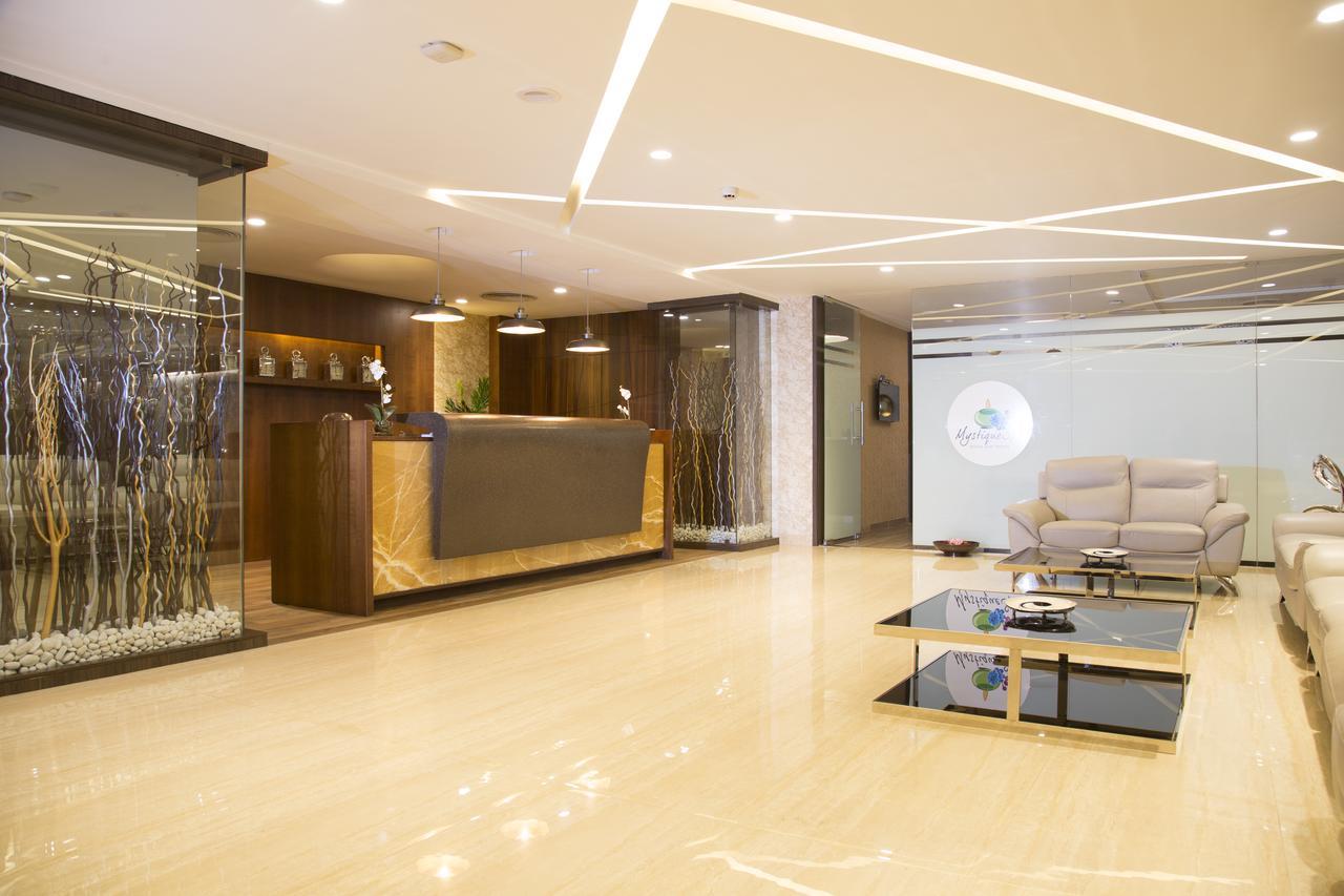 M Crown Hotel