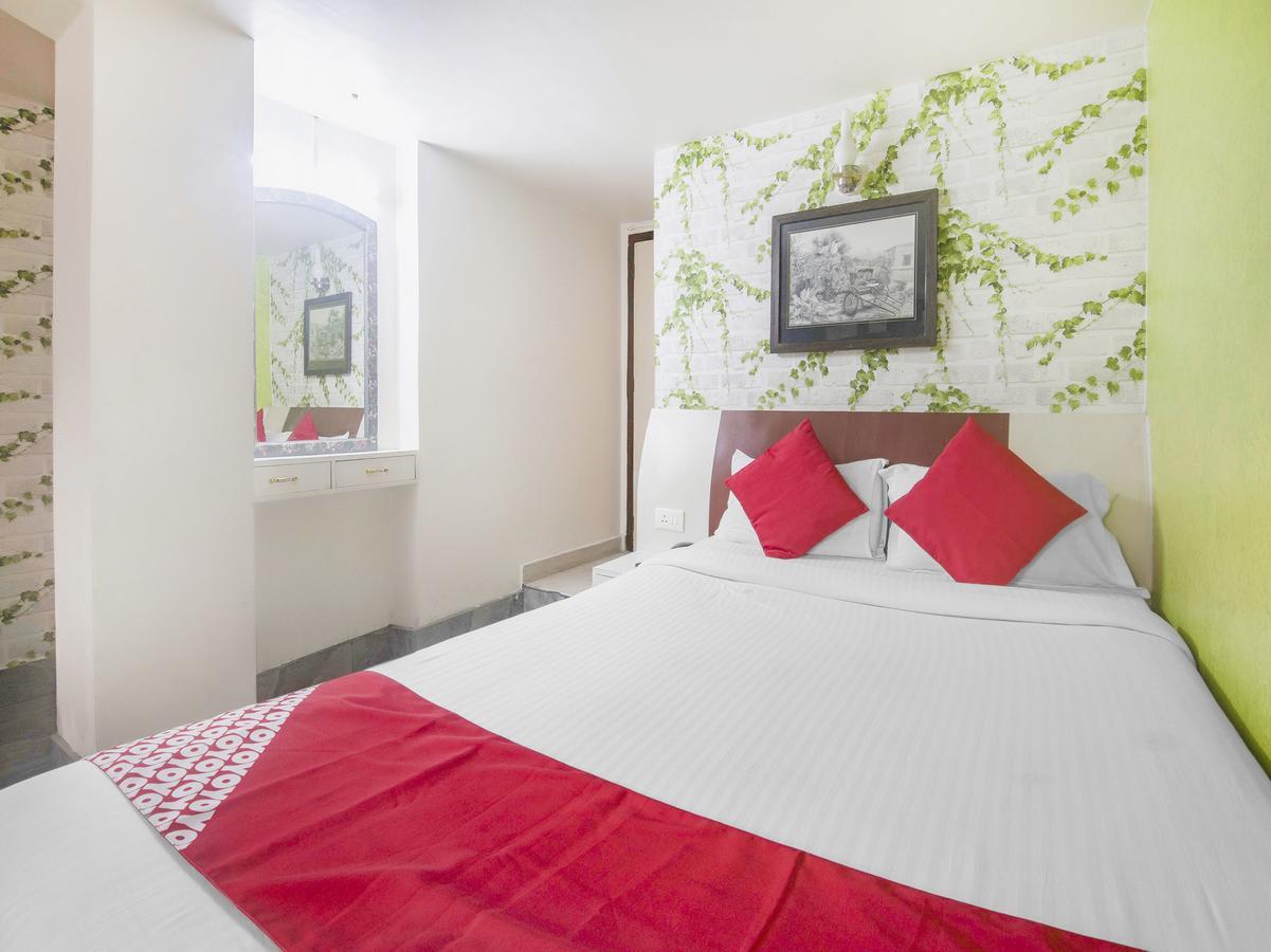 Oyo 13627 Jk International Hotel