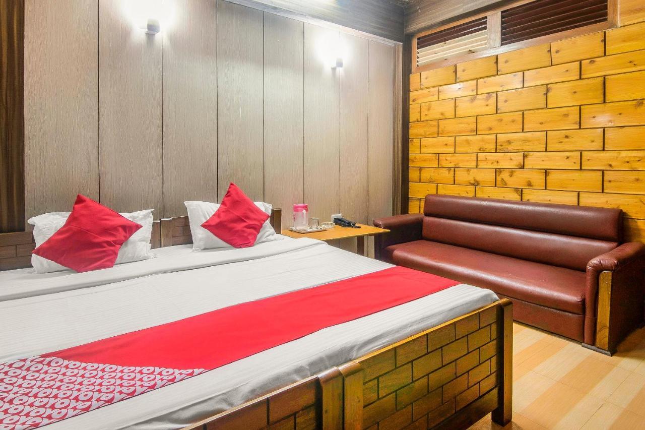 Oyo 14874 Live Hotel 3*