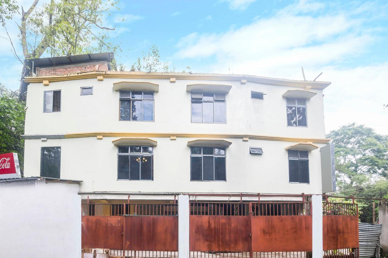 Oyo 14874 Live Hotel