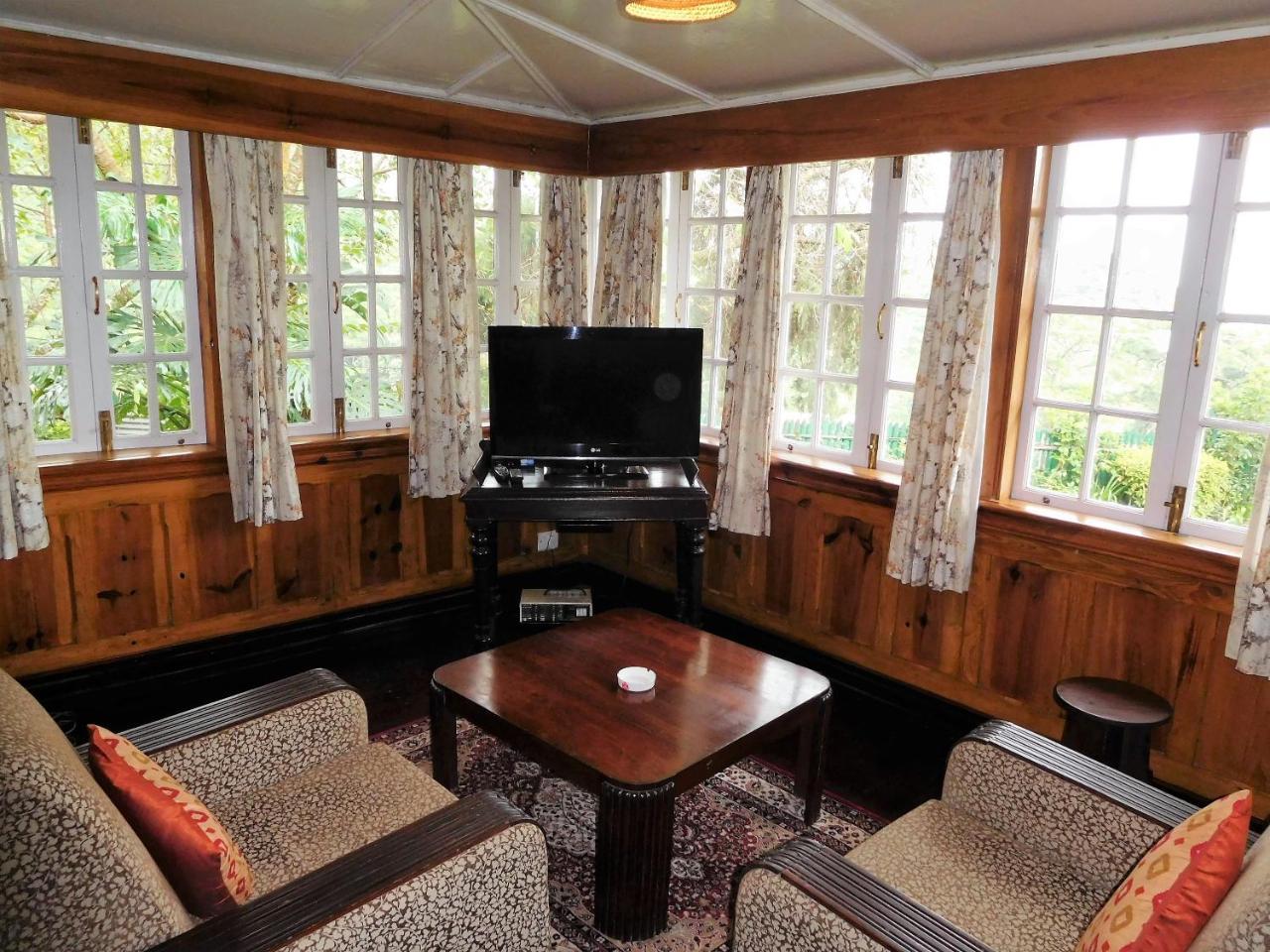 The Heritage Club - Tripura Castle And 4* Shillong