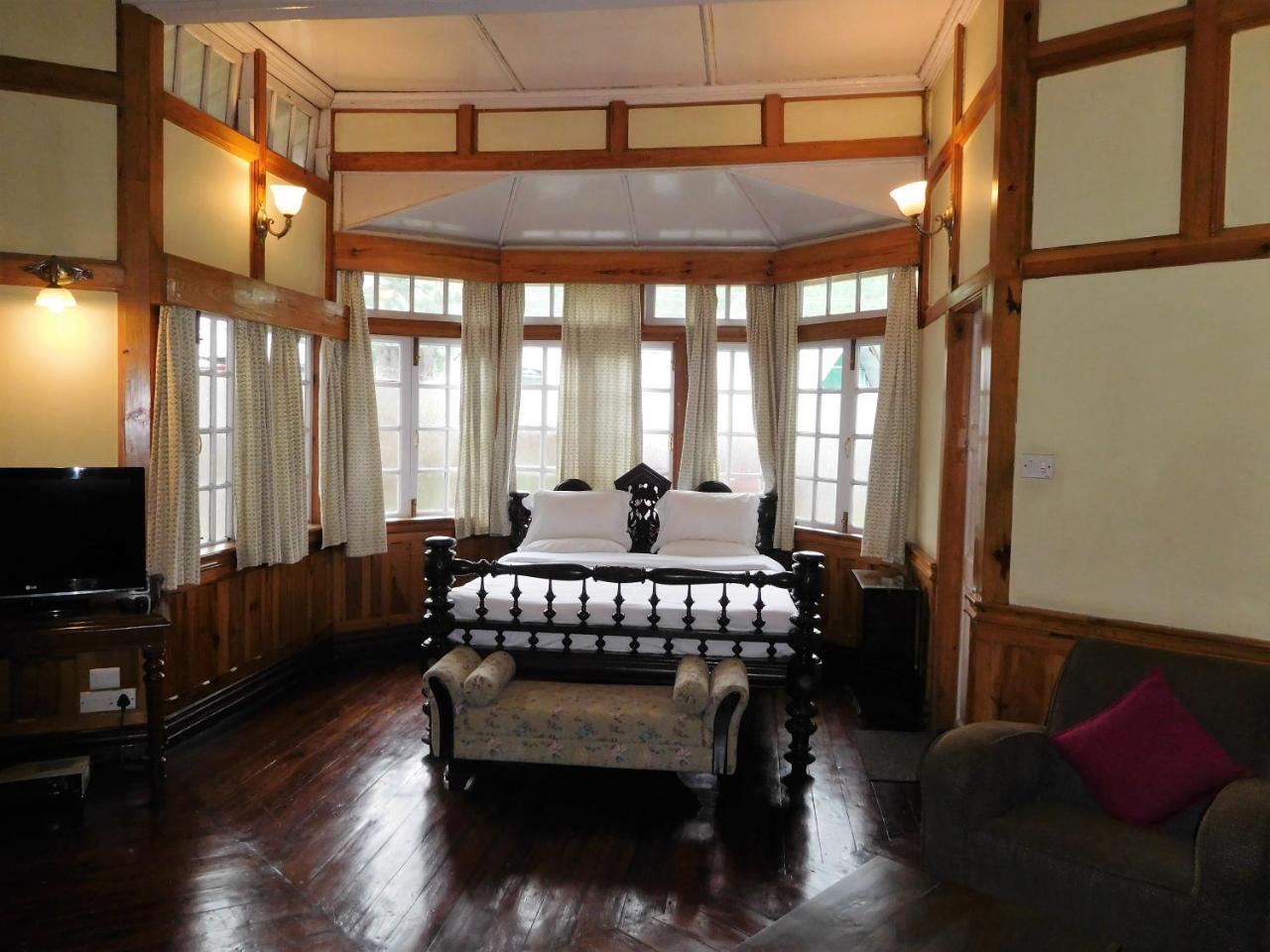 The Heritage Club - Tripura Castle And 4* Shillong