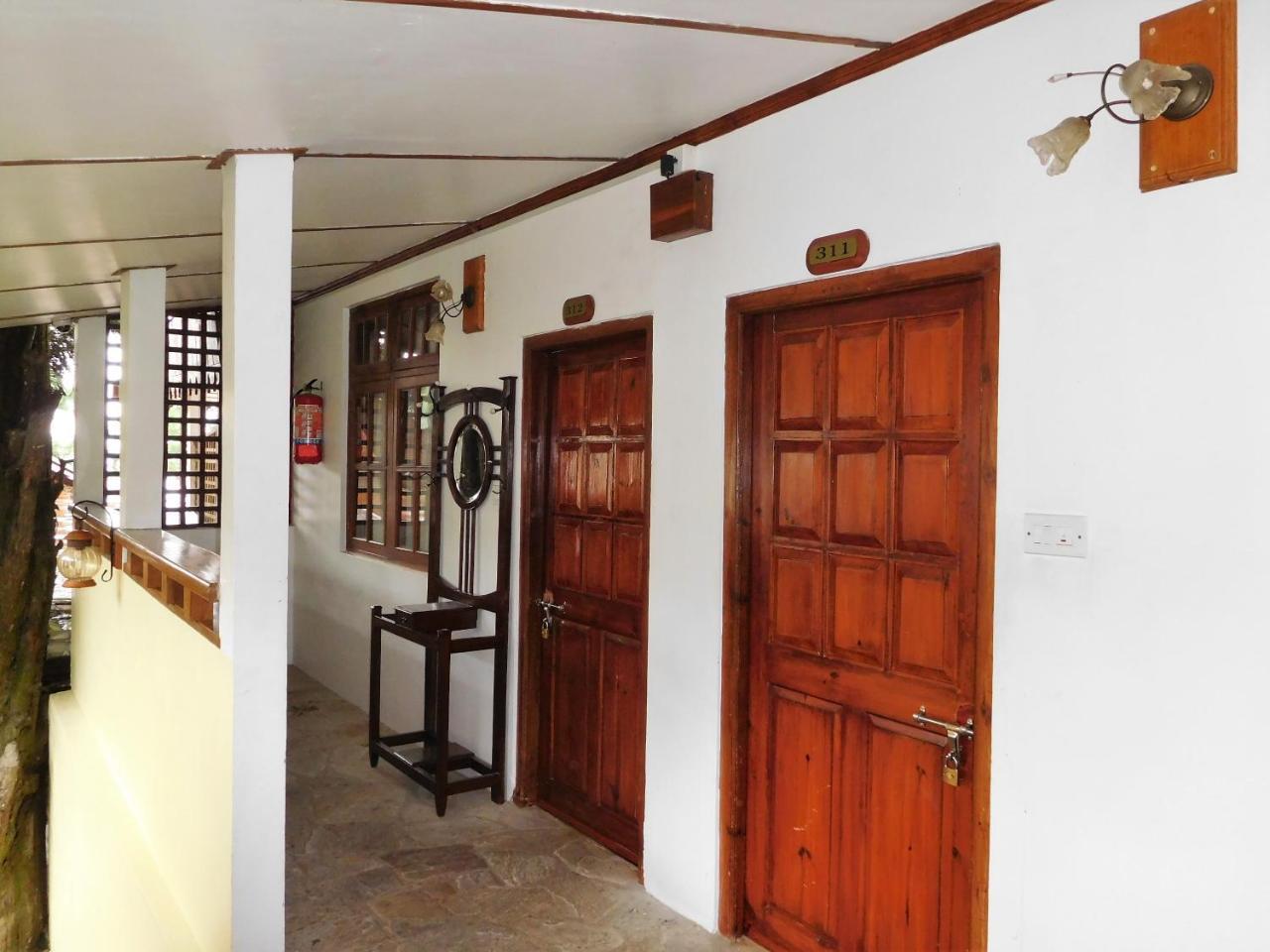 Hotel The Heritage Club - Tripura Castle And 4*