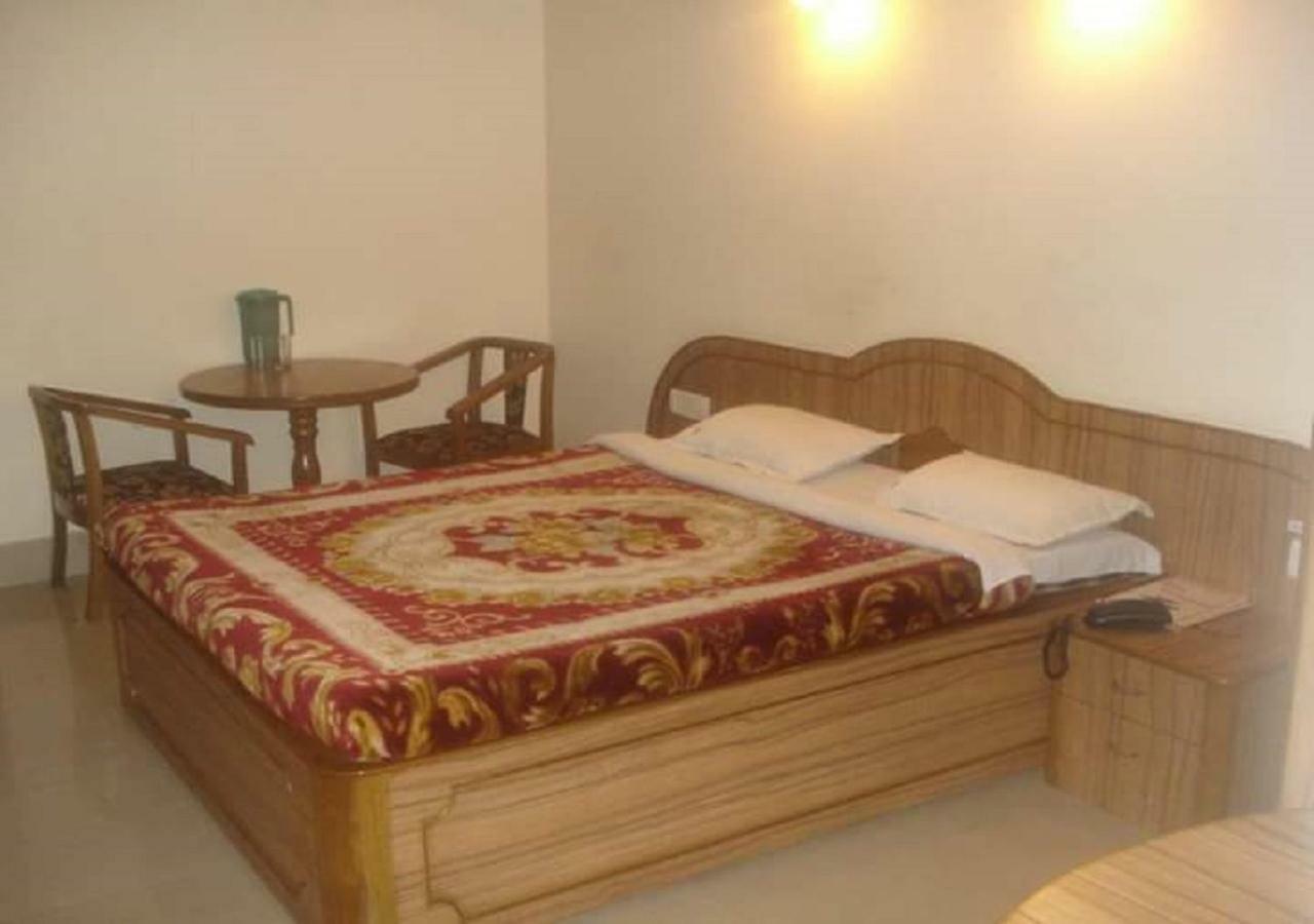Hotel The Zara Residency *
