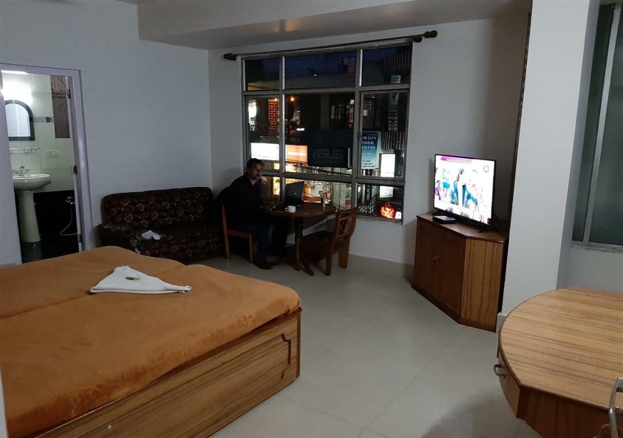 Hotel The Zara Residency *