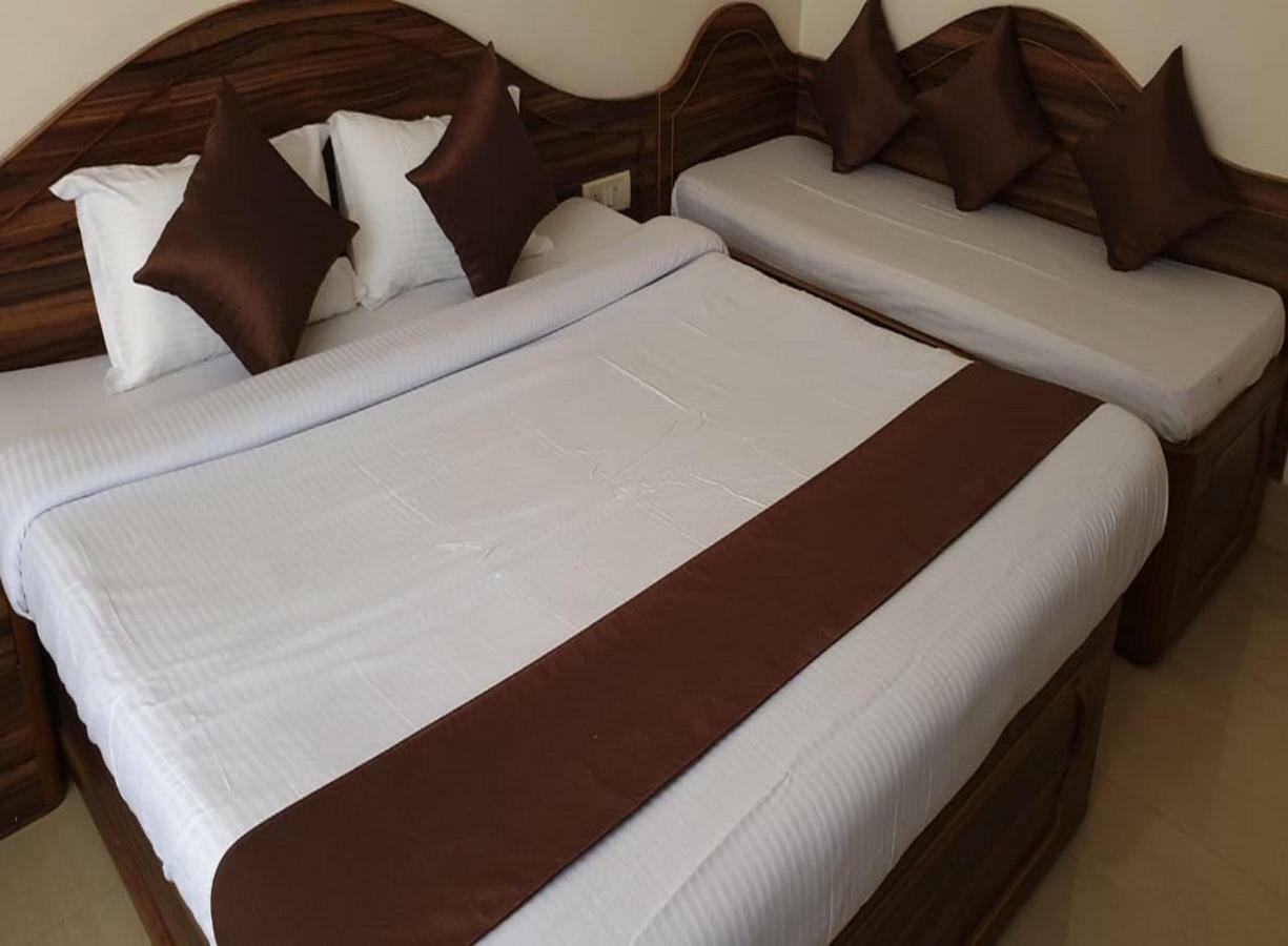 Hotel The Zara Residency *