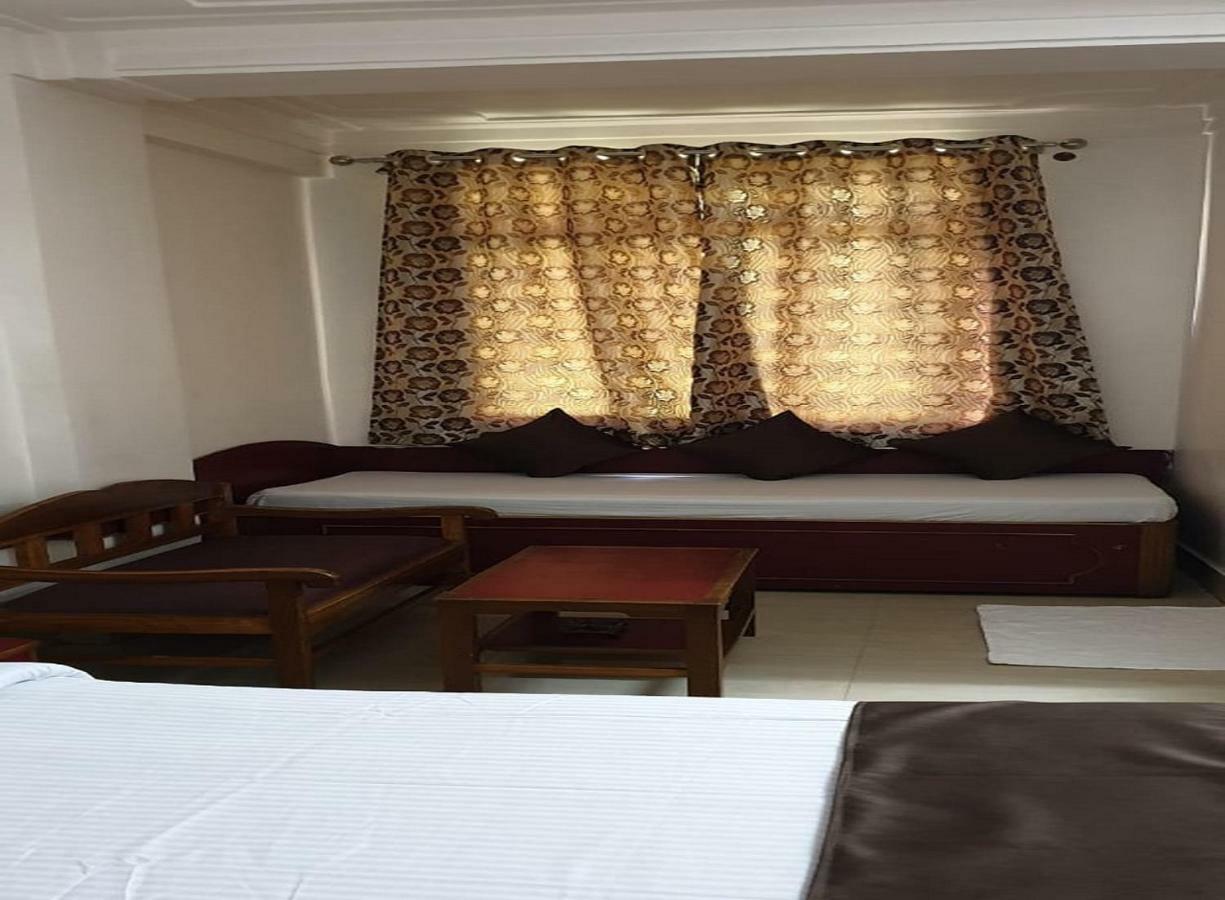 Hotel The Zara Residency *