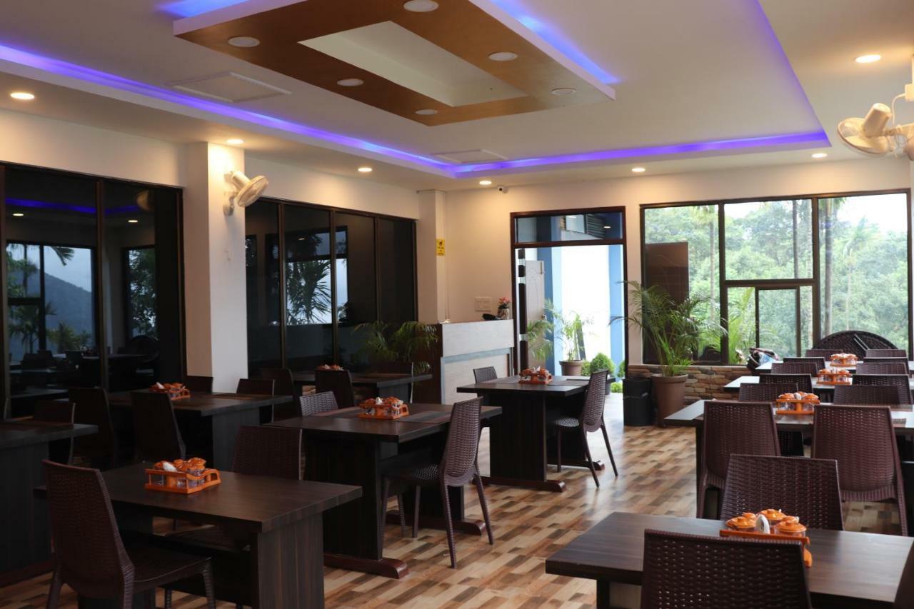 Royal View Hotel *