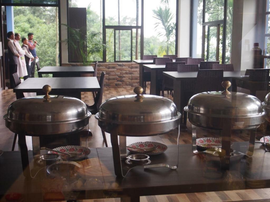 Royal View Hotel *