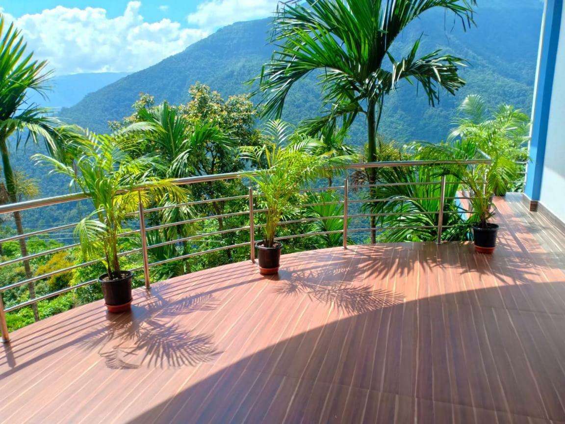 Royal View *