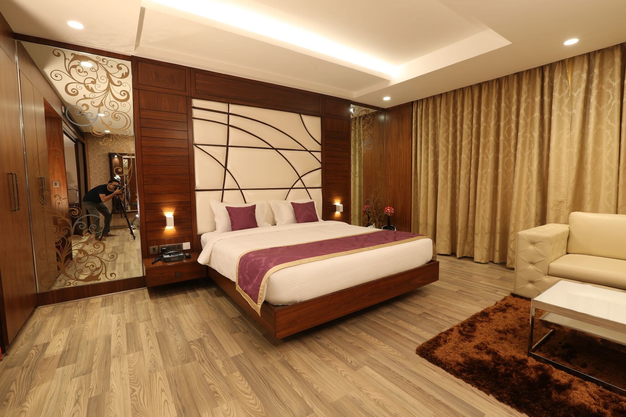 Hotel M Crown 4*
