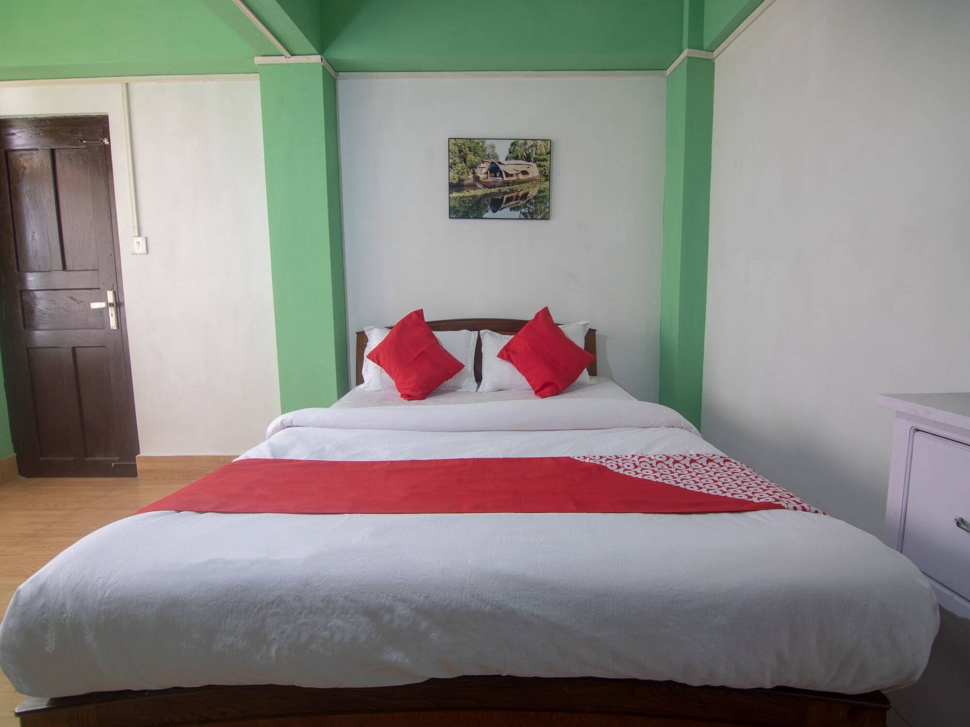 Hotel Oyo 14275 Markynti