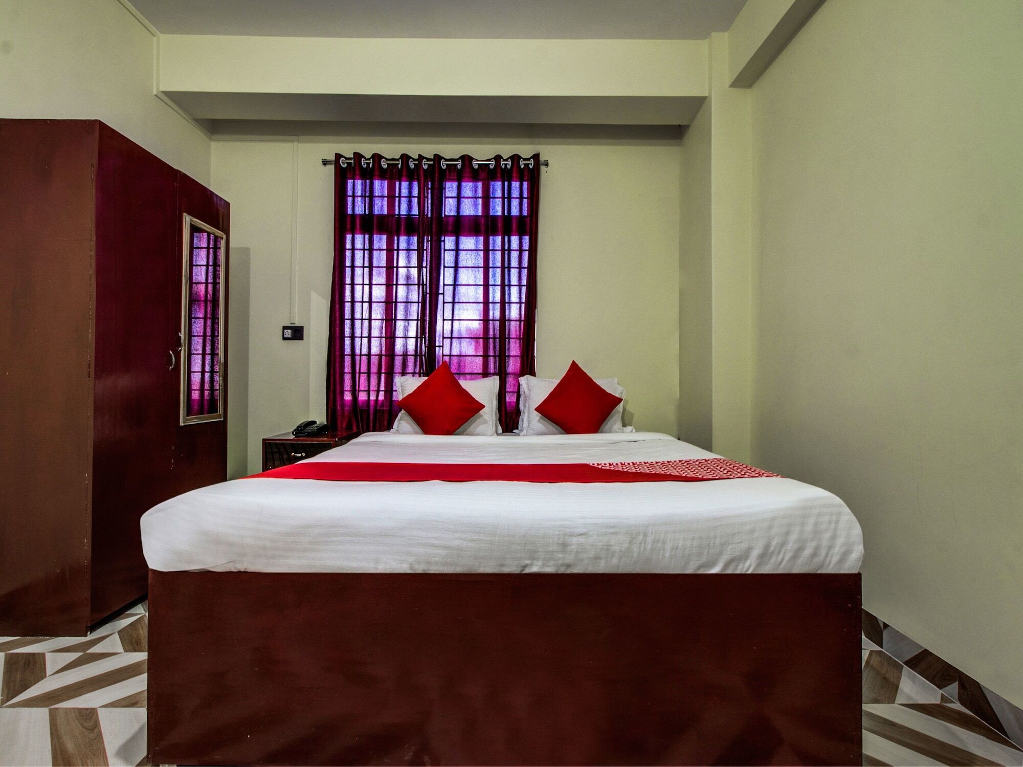 Hotel Oyo 11935 White Cloud 2*