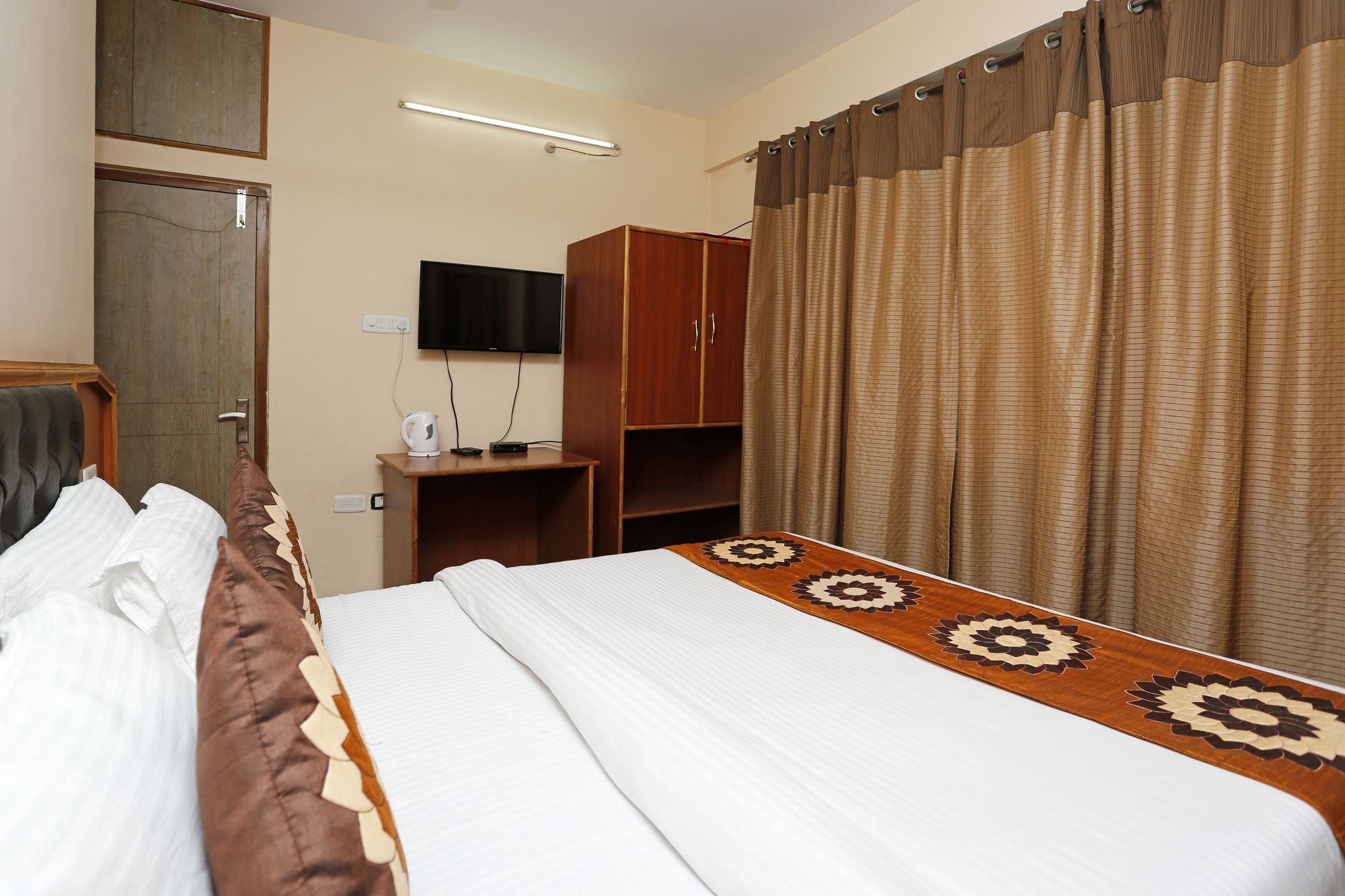 Hotel Oyo 044 Times Rilbong