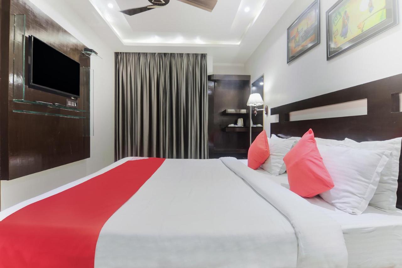Capital O 6645 Sapphire Hotel