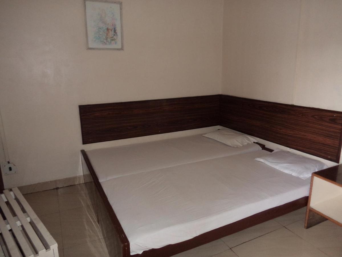 Embassy Hotel 3*