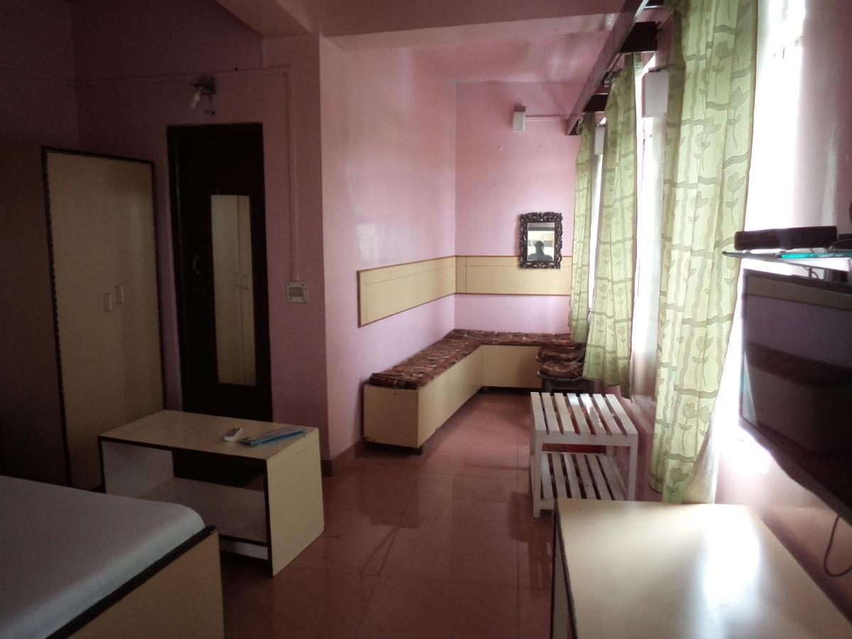 Hotel Embassy